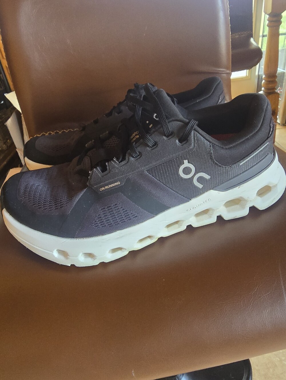 On Running Women Cloudswift Athletic Shoes - Black/White
